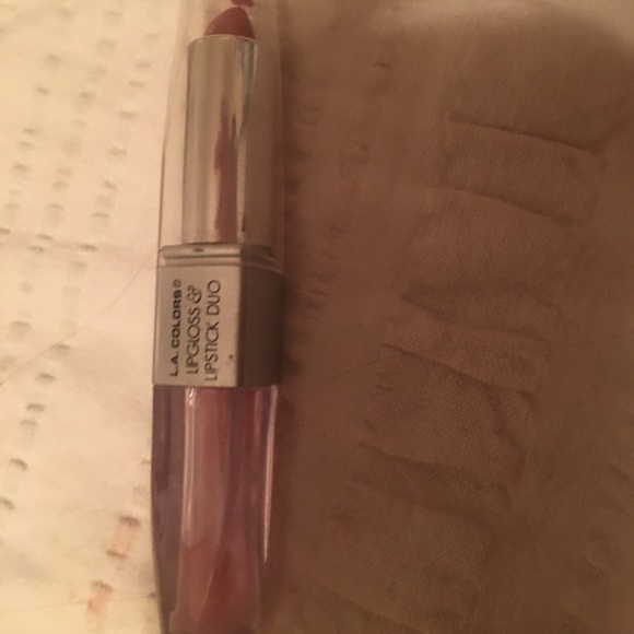 Makeup - Picture 3 of 10